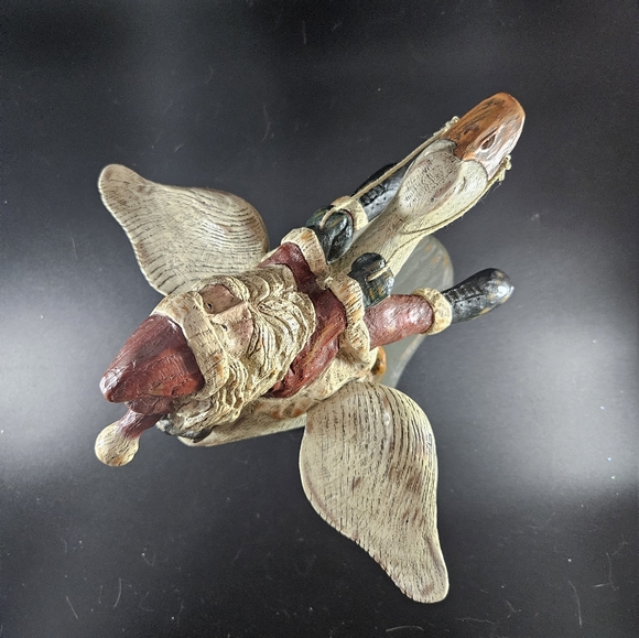 Santa and his goose take off - Picture 5 of 7